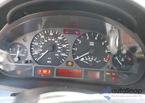 2004 BMW 325Xi z USA, uszkodzony, nr VIN WBAEU33454PR08948